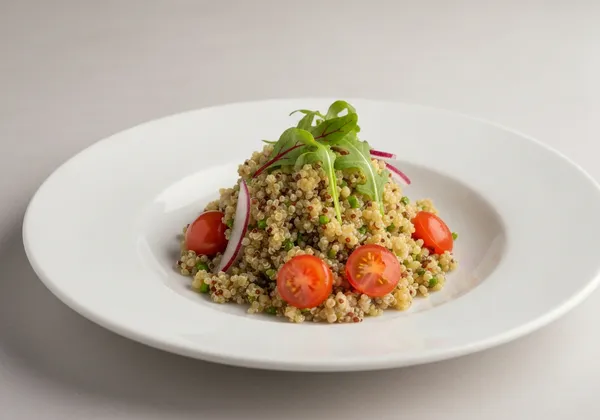 Ensalada Fresca de Pollo y Quinoa