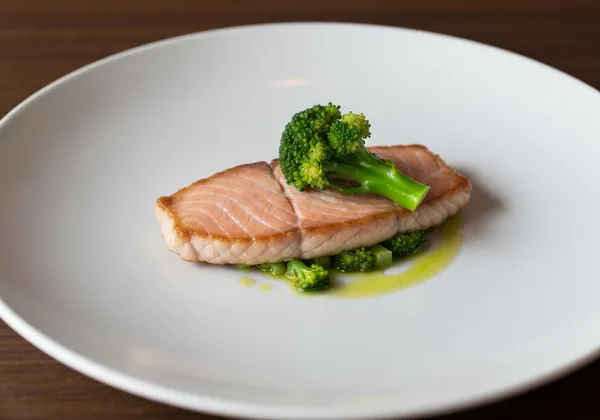 Salmón a la Plancha con Brócoli al Vapor